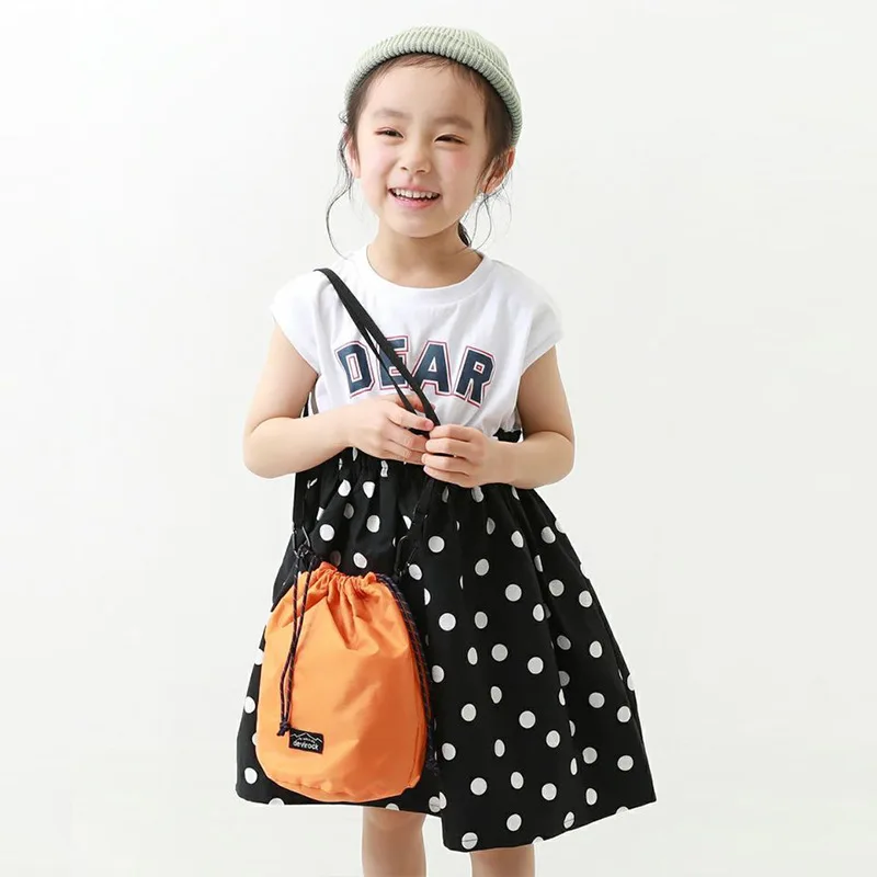 

Новое модное черно-белое платье в горошек с принтом в виде вишни без рукавов