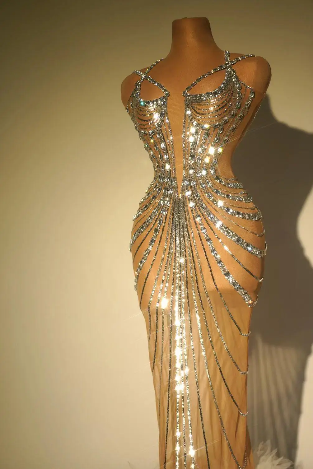 Блестящее платье со стразами коктейльное вечернее для выпускного вечера