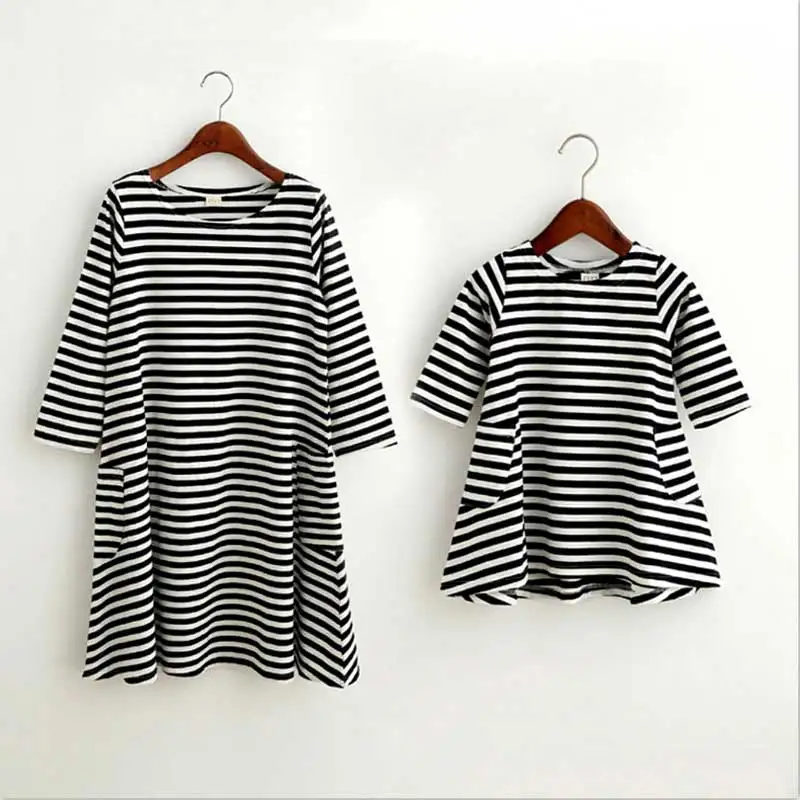 

Family Matching Mother Daughter Dresses Clothes Striped Mom Dress Kids Child Outfits Mum Big Sister Baby Girl Family Clothing