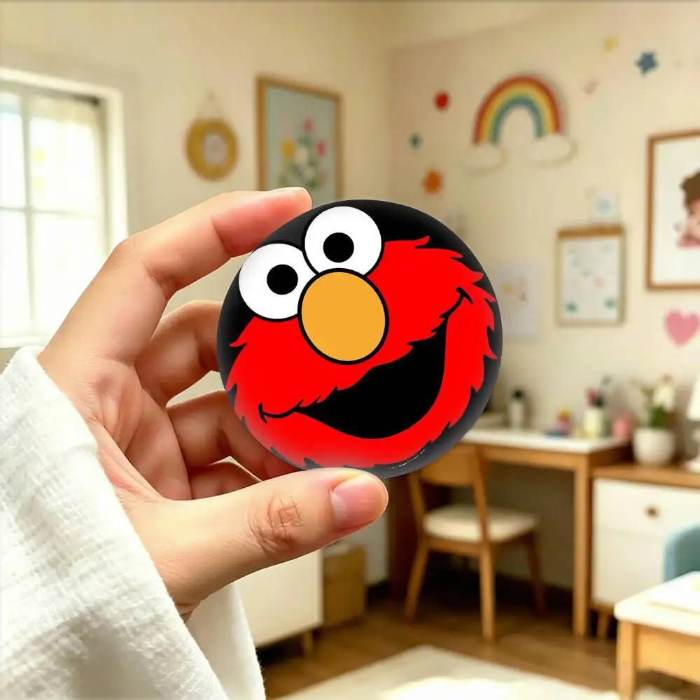 Фото Милые мультяшные значки E-Elmo 25, 32, 44, 58, 75 мм, персонализированные круглые броши-пины, аксессуар, подарок №5