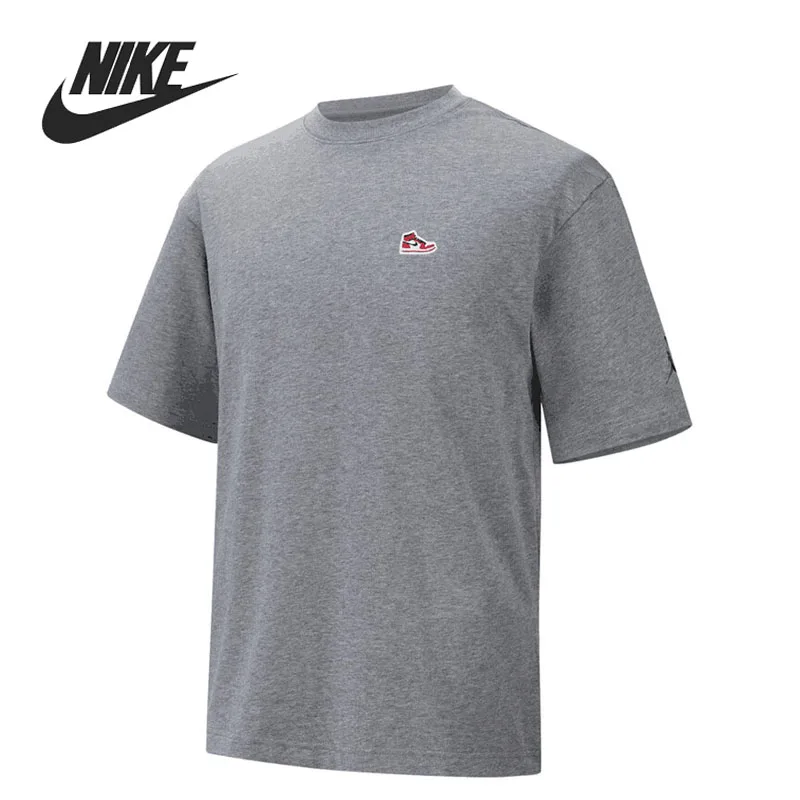 Новое оригинальное поступление мужские футболки NIKE AS M J BRAND SNKR PTCH SS CREW спортивная
