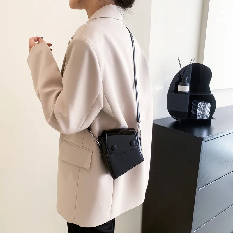 

Trendy New Casual Versatile Fashion Simple Temperament Female Ins Wind Niche Design Senior Shoulder Daily Crossbody Mini Bag