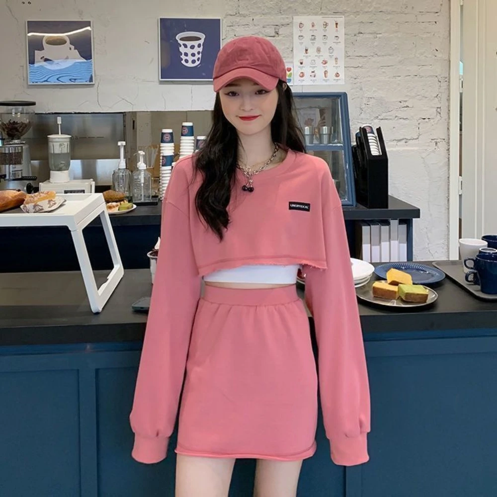 

Женский спортивный костюм из двух предметов, однотонная короткая юбка-футляр с длинным рукавом и принтом, мини-юбка