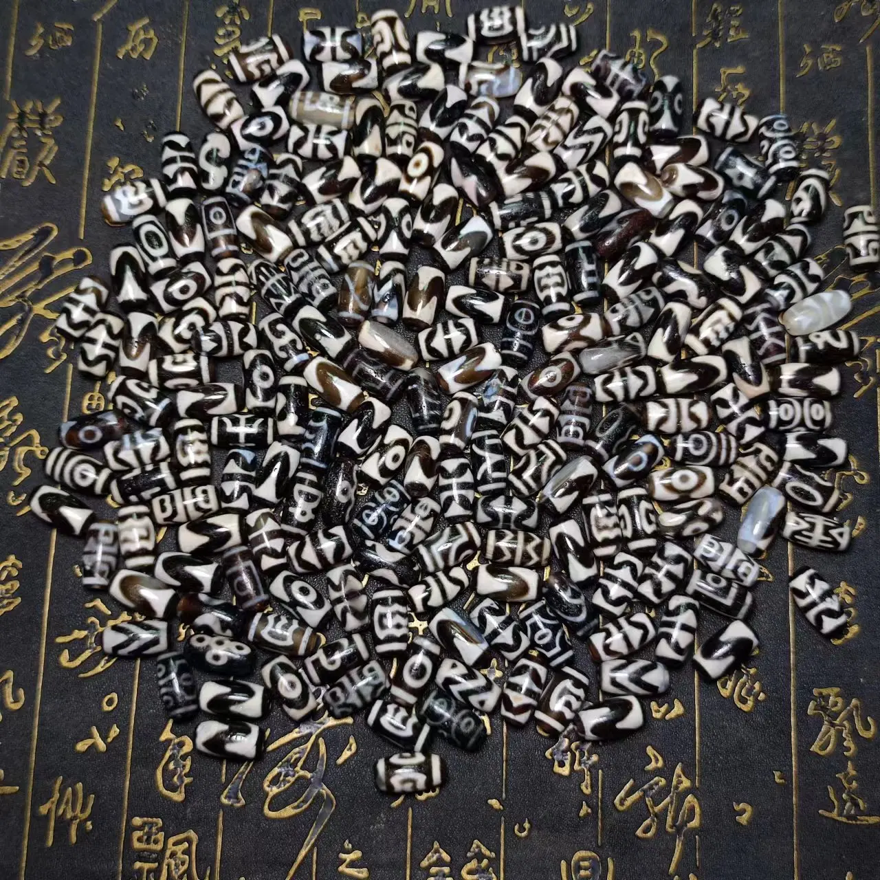 

200 шт./лот Тибетский Бог богатства тигровый зуб Дапэн птица с несколькими тотемами оникс Dzi бусины в упаковке для продажи Бесплатная доставка