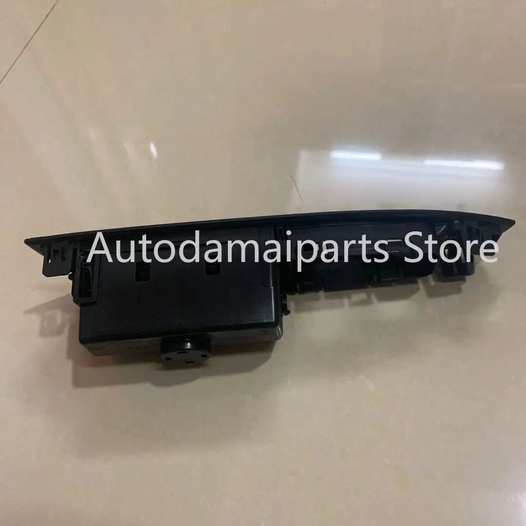 

Подходит для BMW F01 F02 пепельница с правой стороны 51429168640