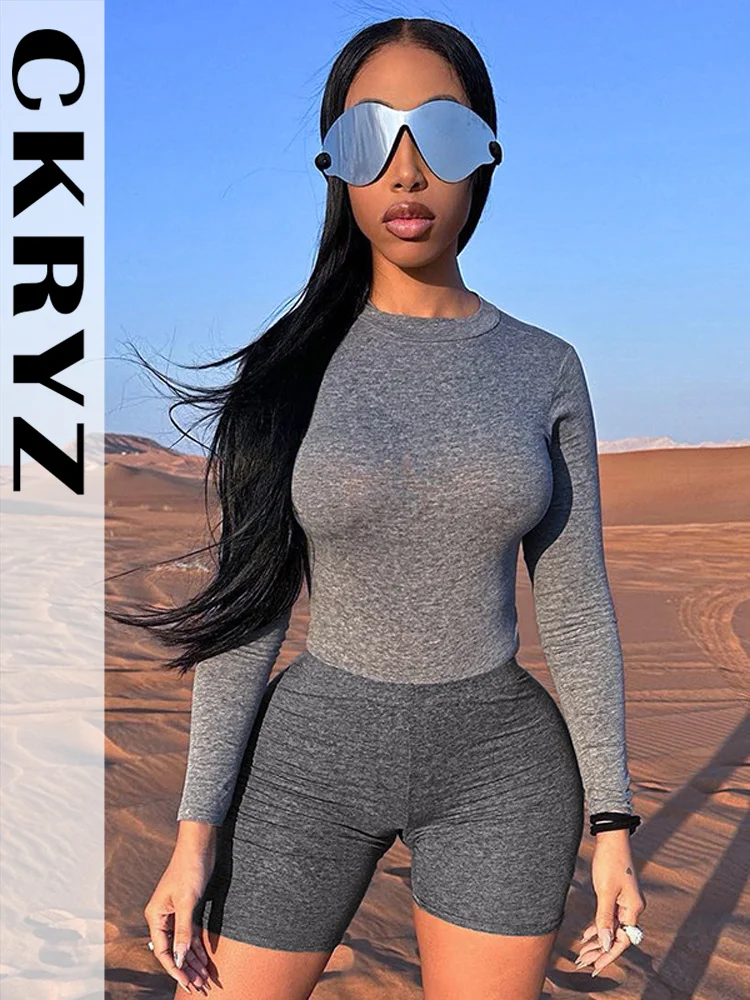 

Женская уличная одежда с длинным рукавом и круглым вырезом Y2K, серый топ и шорты, подходящий комплект для женщин, новая модная спортивная Клубная одежда для отпуска, лето