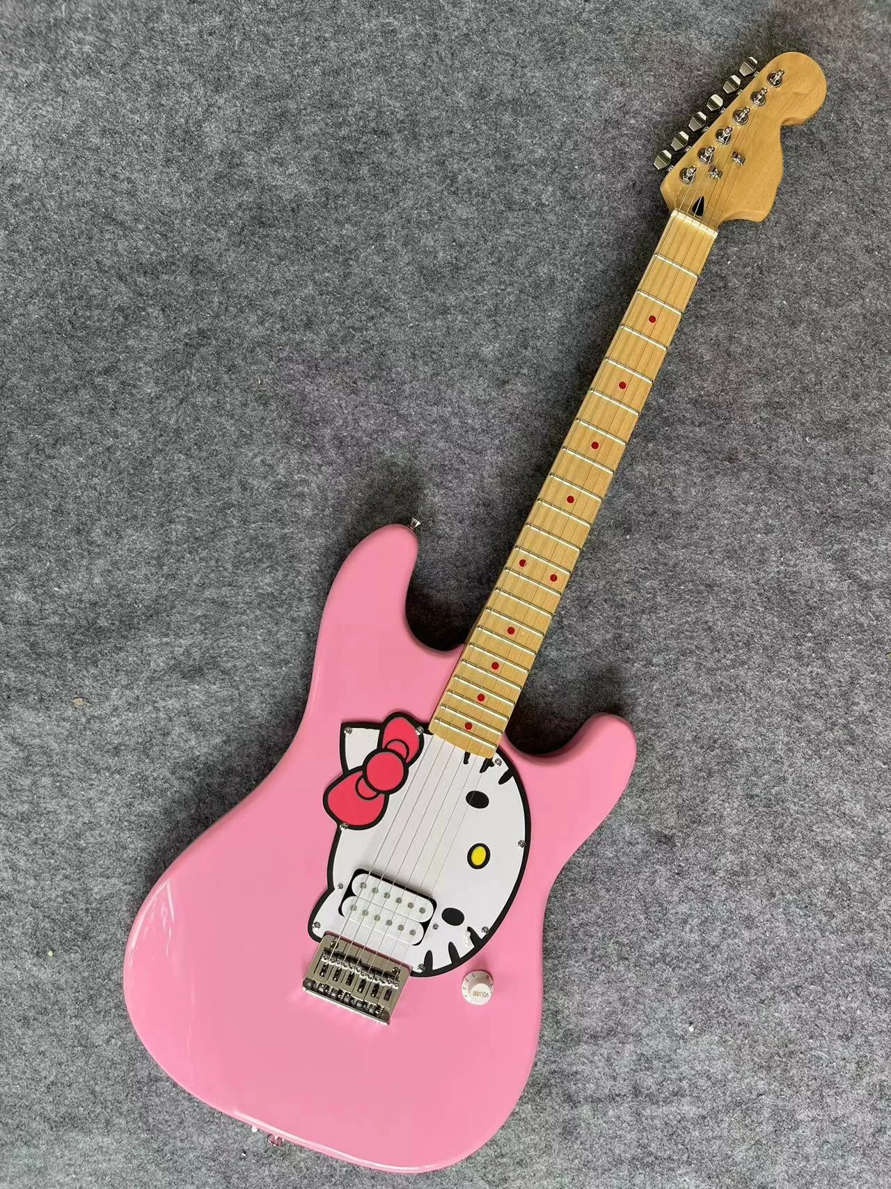

Factory direct sales of new products, pink kitten ST electric guitar, HSS pickup, maple fingerboard, fast delivery free of shipp