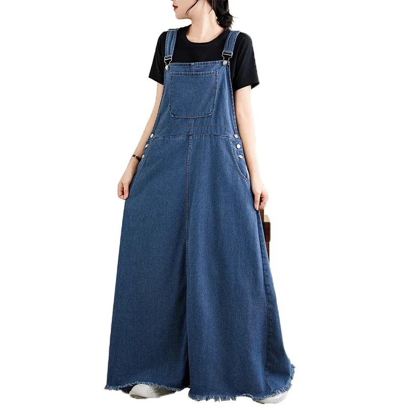 Женское однотонное платье с кисточками и карманами на пуговицах