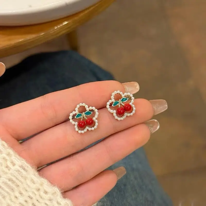 

Корейские серьги, Модная бижутерия, изысканные элегантные милые серьги с имитацией красной вишни и жемчуга, милые серьги для женщин, подарки, серьги-гвоздики