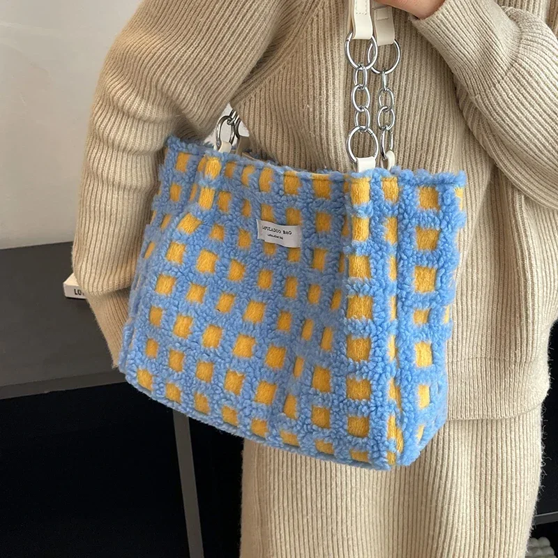 

Lady Soft Plush Shoulder Side Bag for Women 2023 Winter Trend Fashion Design Big Zipper Cloth Hand Tote Bags Handbags and Purse