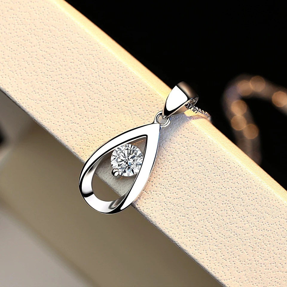 Цирконовые ожерелья с каплями воды