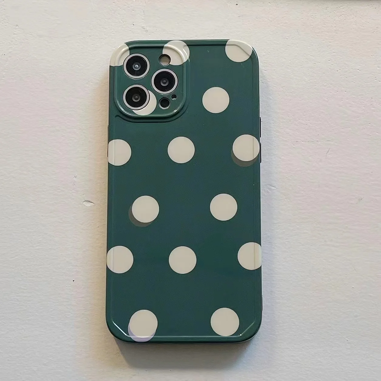 

INS Style Polka Dots Vintage Green Case for iPhone 11 12 13 Pro Max 8 7 Plus Xr Xs Max X SE 2020 12 Mini Soft Back Cover Capa