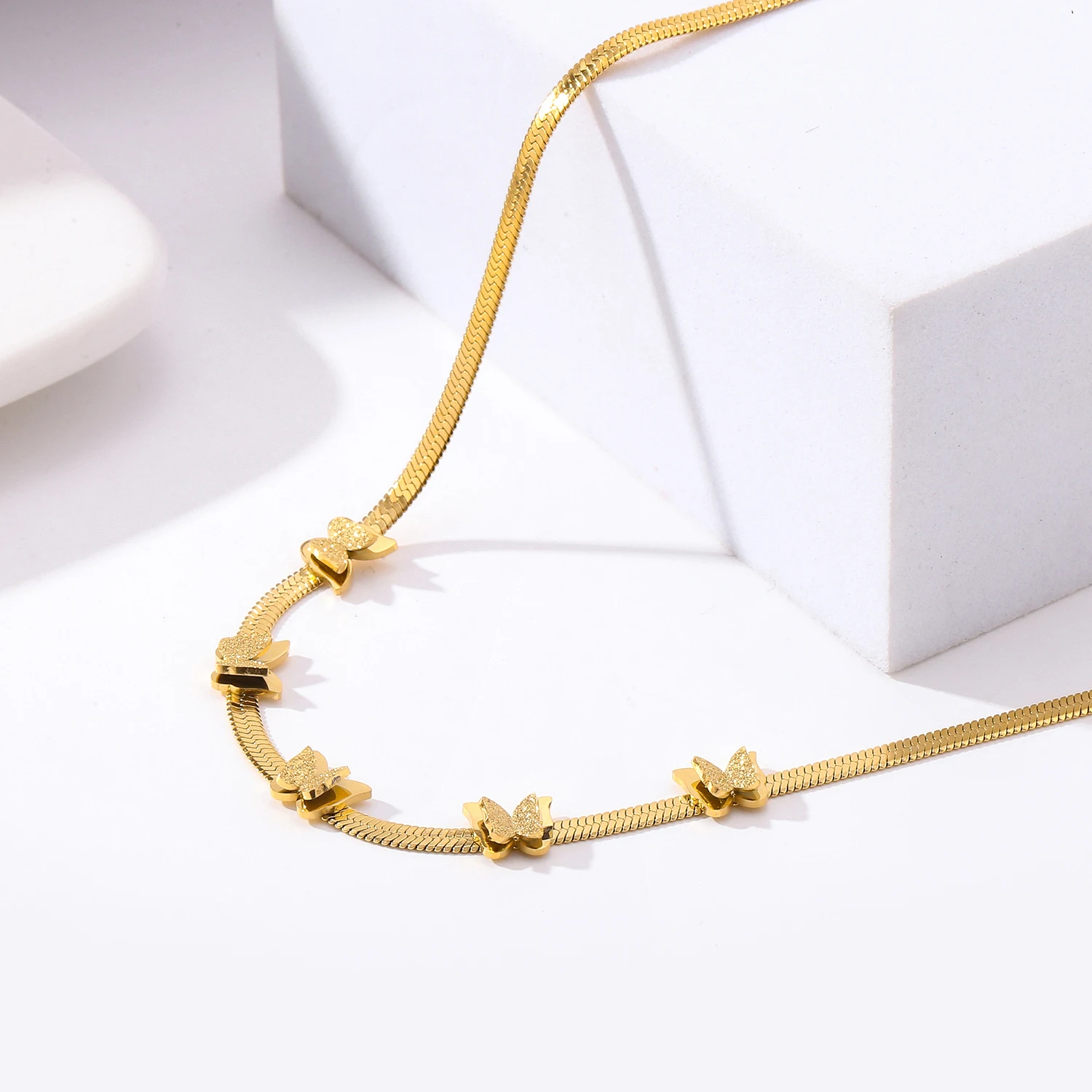 Трендовое ожерелье-чокер из нержавеющей стали прекрасное позолоченное