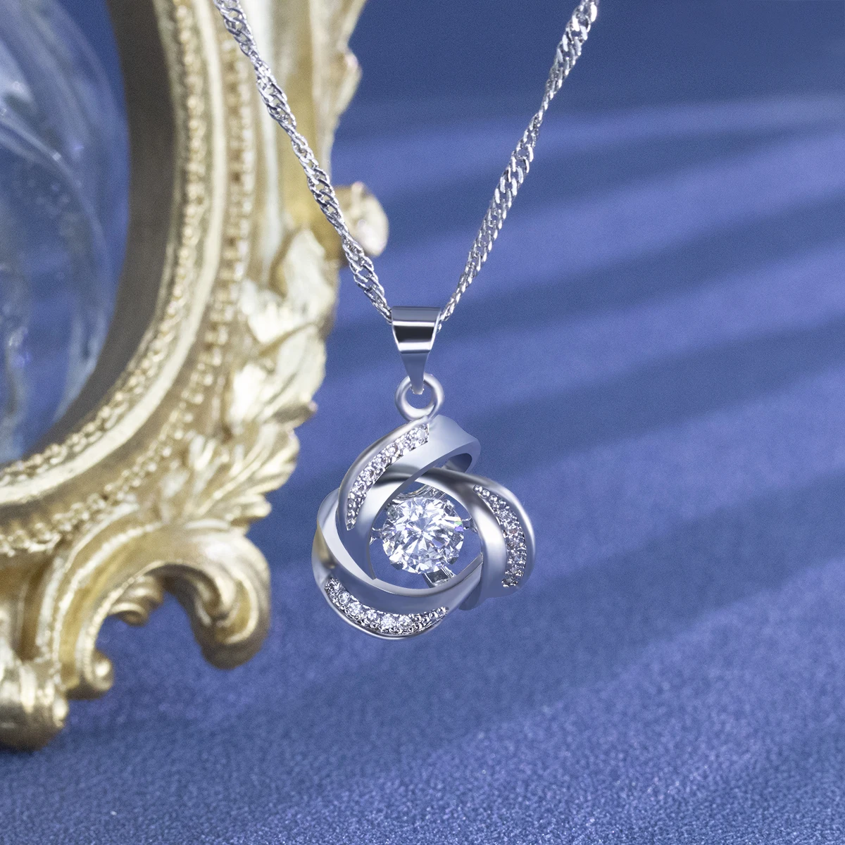 

Personalise Fashion Woman Silver Color Necklace Beating Heart Luxury Glamour Love Jewelry High Quality Temperament Accessory