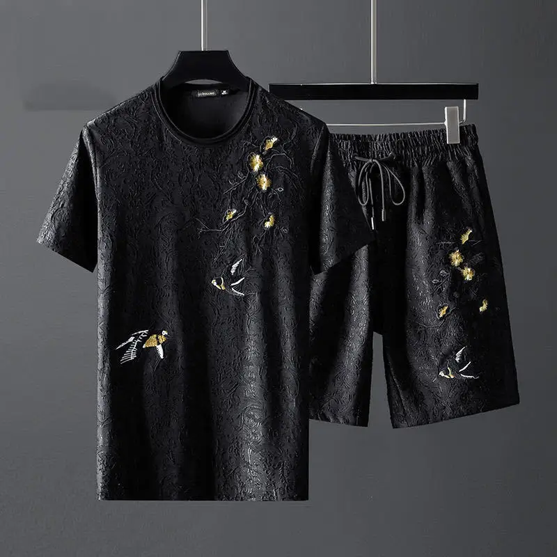 

Summer high-end leisure sports suit men's personalized plum blossom embroidery slim fitting shorts short sleeve two-piece set