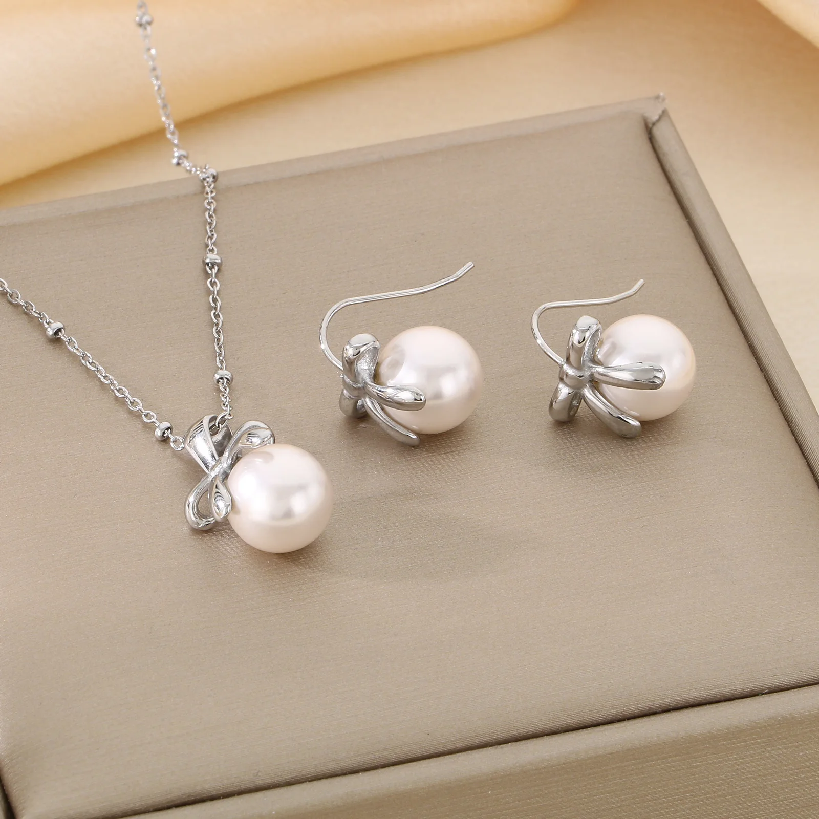 Комплект из колье и серёг нержавеющей стали с кулоном-бабочкой