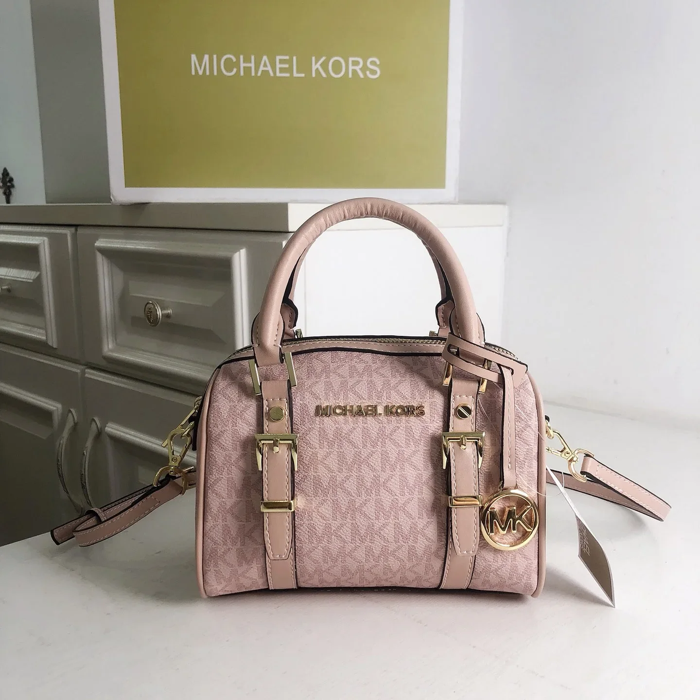 Фото Michael Kors 2026 Оригинальная классическая женская сумка MK в европейском и американском стиле, винтажная кожаная мини-сумка Boston с монограммой №2