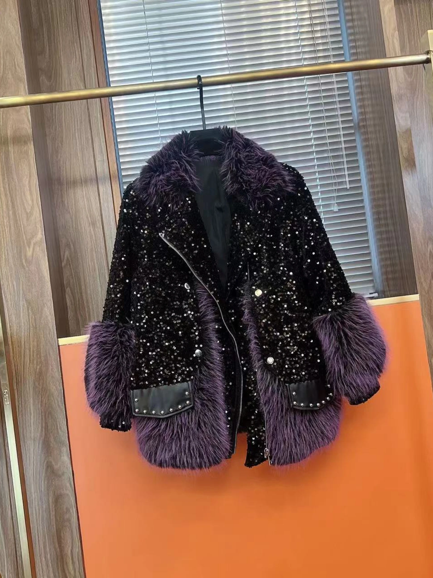Female 2022 Winter New Elegant High Street Embroidery Sequins Stitching Toka Coat Women's Fashion Trendy Patchwork Fur Jacket