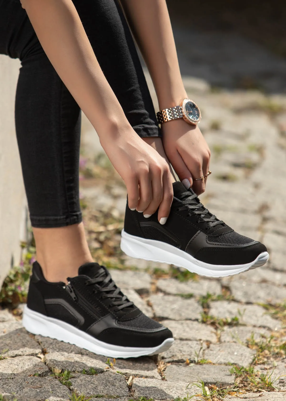 

Warm White Skin Sport Shoes