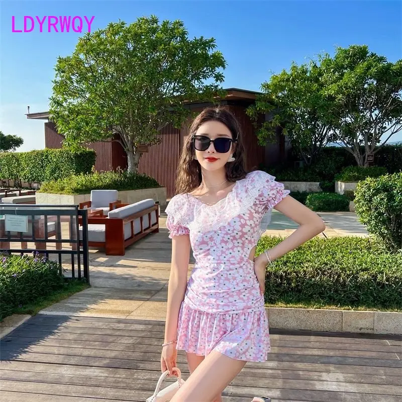New Conservative Split Swimsuit for Women's Flat Point Beach Backless Japanese Small Chest Gathering Hot Springs Bikini