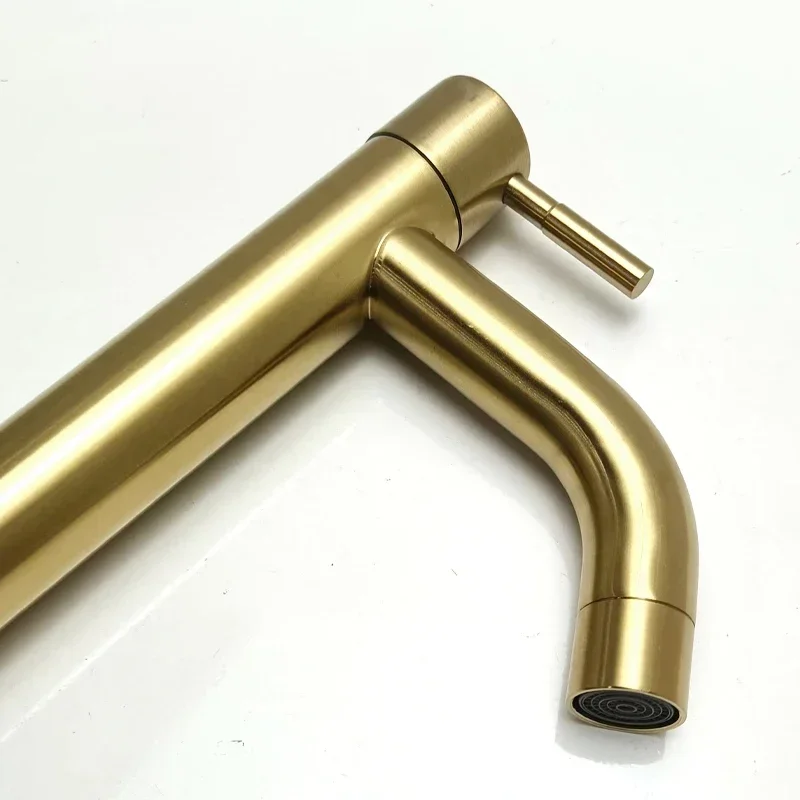 Смеситель для кухонной раковины из нержавеющей стали черного и золотого цвета