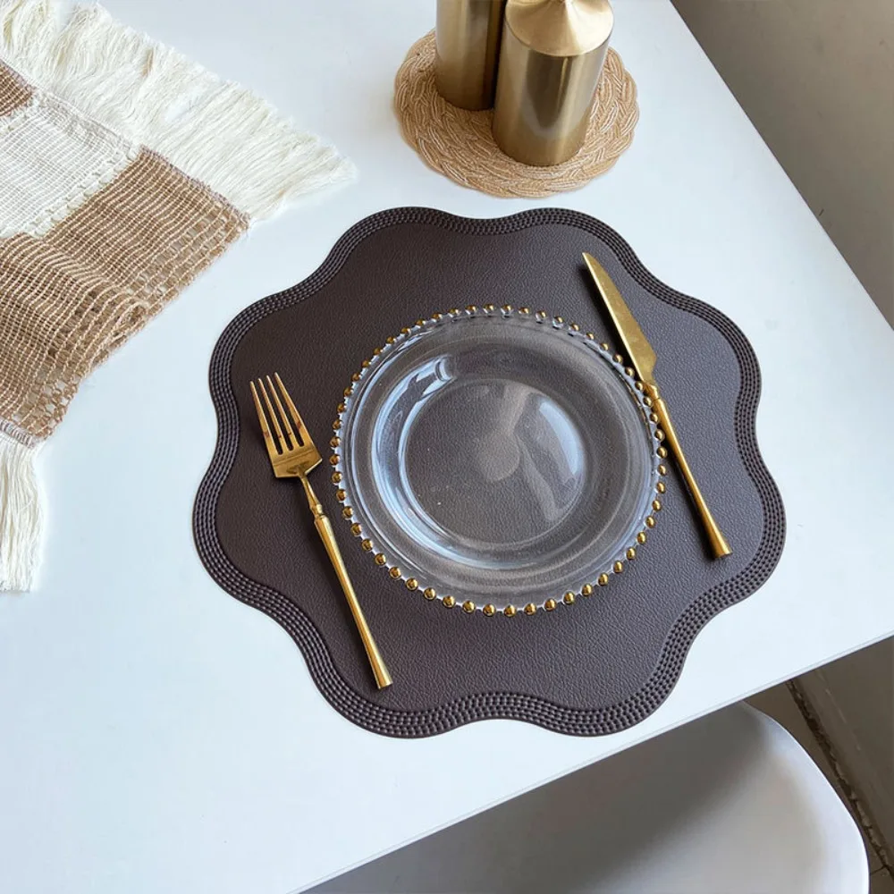 

Кожаные подставки под горячее цветок