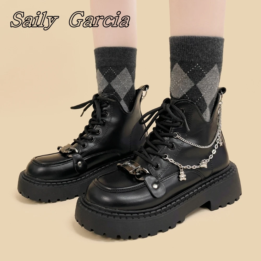 Ботинки до середины икры с круглым носком в металлическом стиле