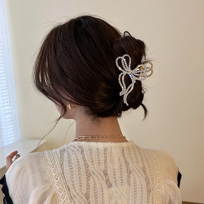 

Pearl Hair Claw Set Clip for Women Pearl Bow Hairpins Metal Hair Accessories Geometric Hollow Pincer Barrette Crystal Clip Big