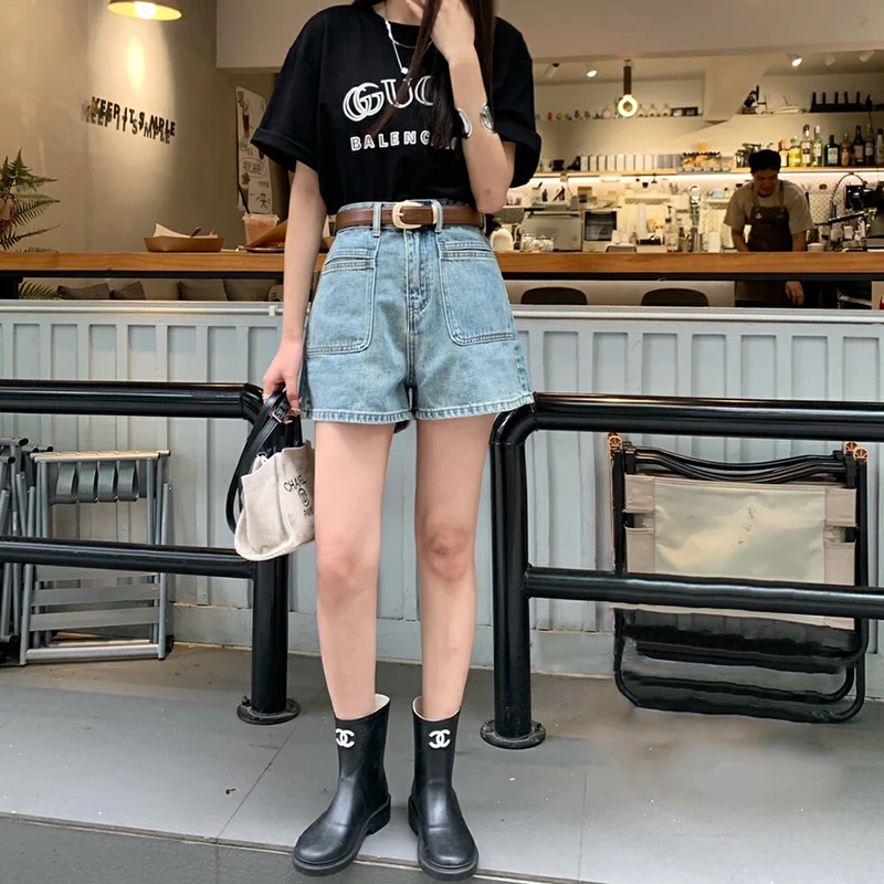 Шикарные Женские повседневные свободные джинсовые шорты с ремнем, женские джинсы с высокой талией, летняя уличная одежда 2023, универсальные WH10