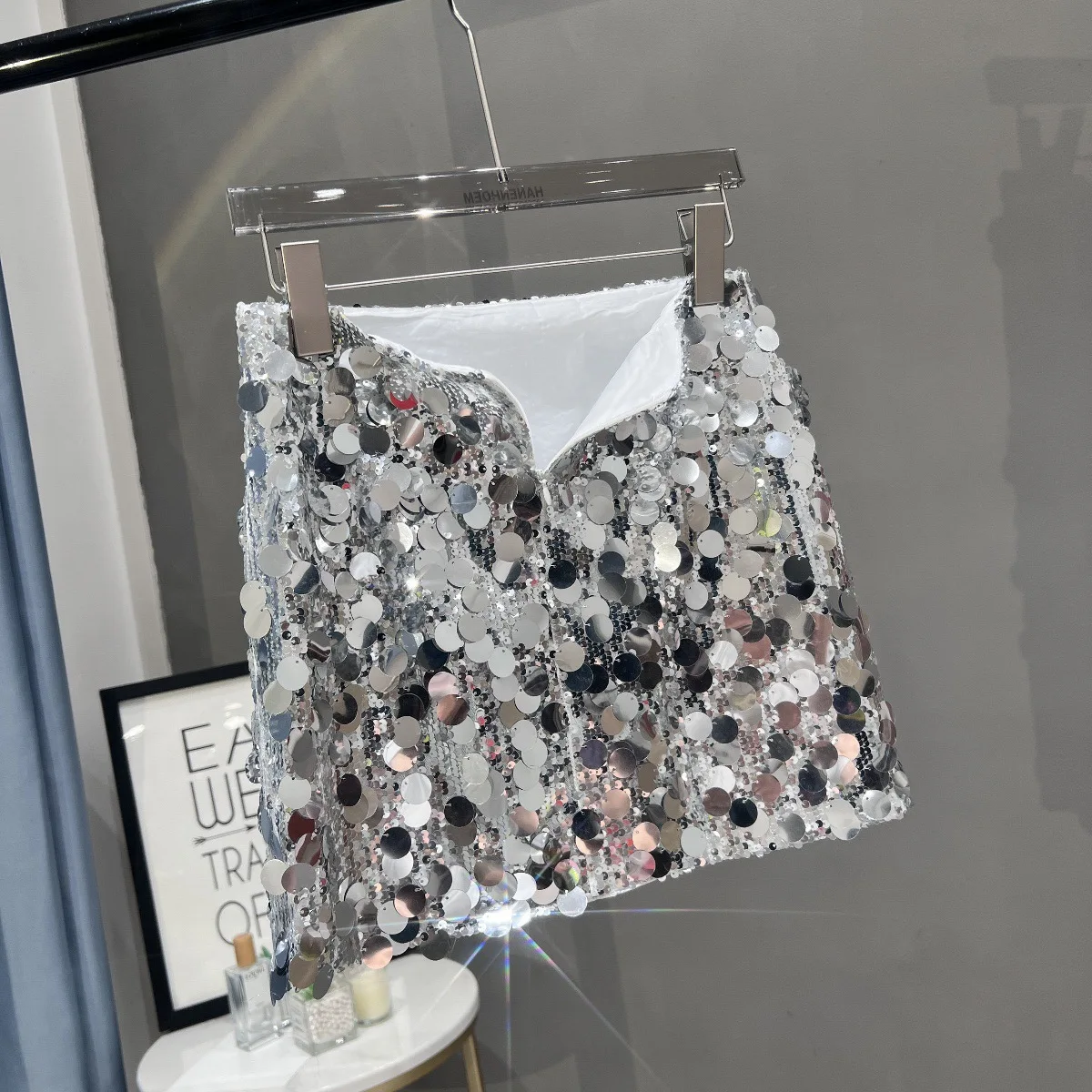 Фото Женская блестящая мини-юбка с крупными пайетками в европейском и американском стиле, летняя повседневная модная юбка для музыкальных фестивалей и вечеринок, облегающая, с блестками №5