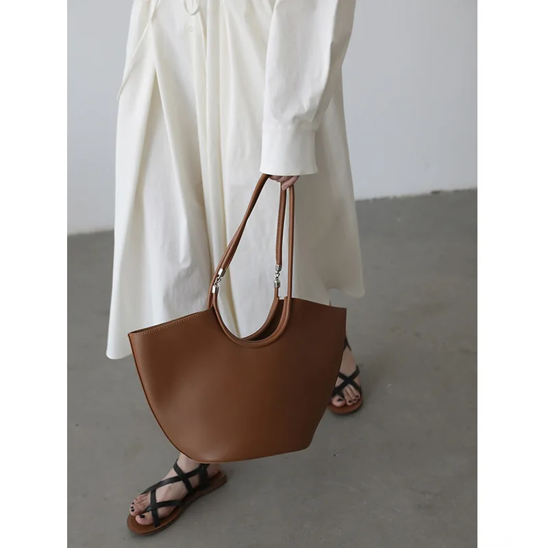 

2023 Summer New Fashion Light Luxury Korean Handbag Feeling Foreign Vegetable Basket Water Bucket Tote Underarm Bag