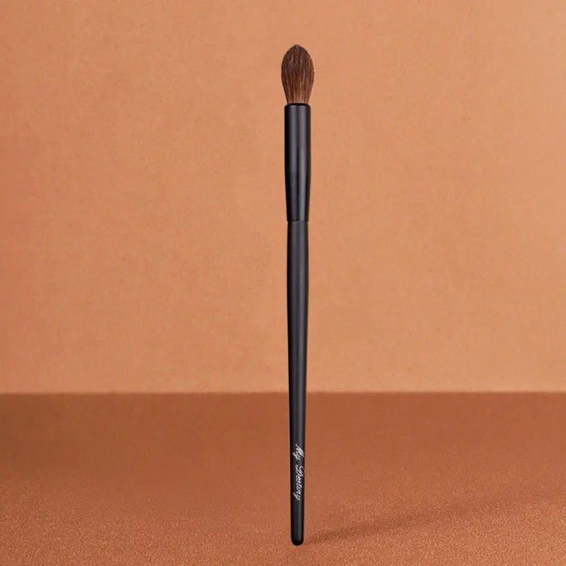 

1pcs High Quality Eye Blending Brush Soft Squirrel Hair Medium Eyeshadow Brush Blender Make up Brush Cosmetic