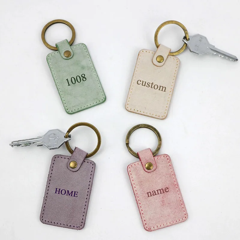 

Брелок для телефона из натуральной кожи растительного дубления