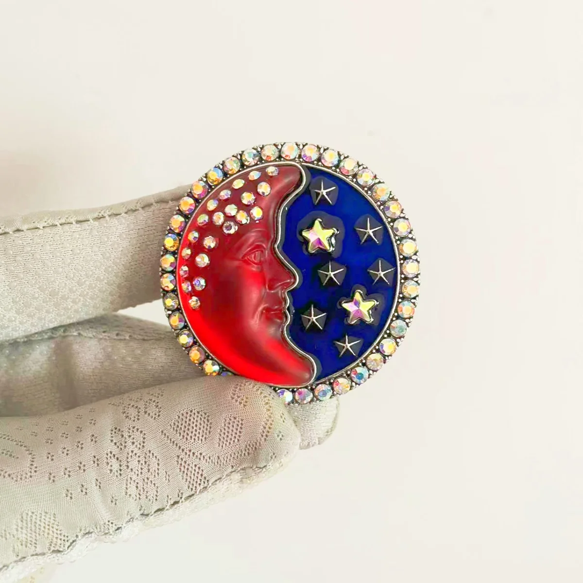 МОДНЫЕ ЮВЕЛИРНЫЕ ИЗДЕЛИЯ MITTO И ВЫСОКОЕ АКСЕССУАРЫ НА СТРАЗЫ МЕЖДУ ЛИЦА ЗВЕЗДЫ