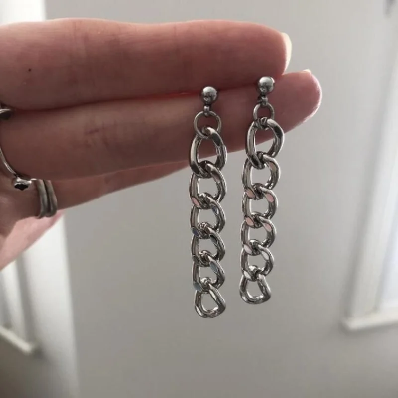 Модные женские серьги-подвески в виде звеньев