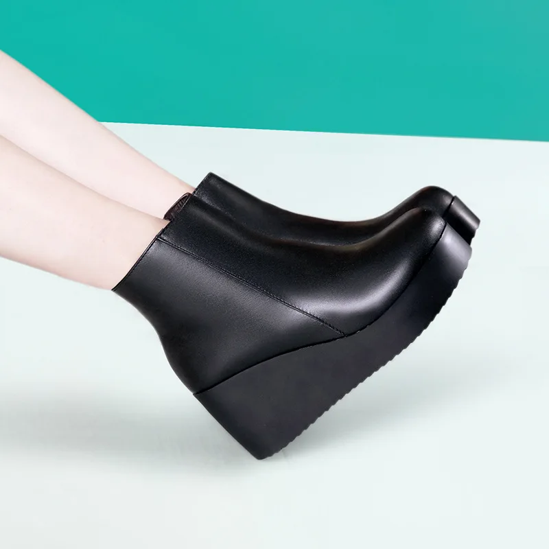 Ботинки женские из натуральной кожи полусапожки на танкетке теплая обувь