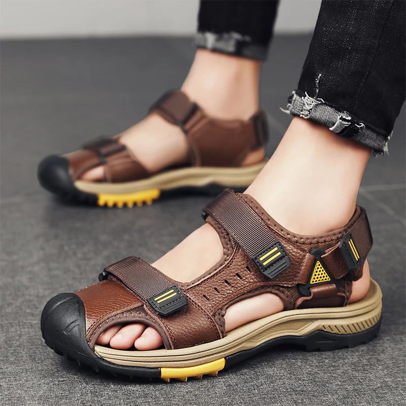 Summer Male Sandals Closed Toe Outside Shoes Men Thick Soft Sole Beach Sandals Elastic Lightweight Casual Brown and Black