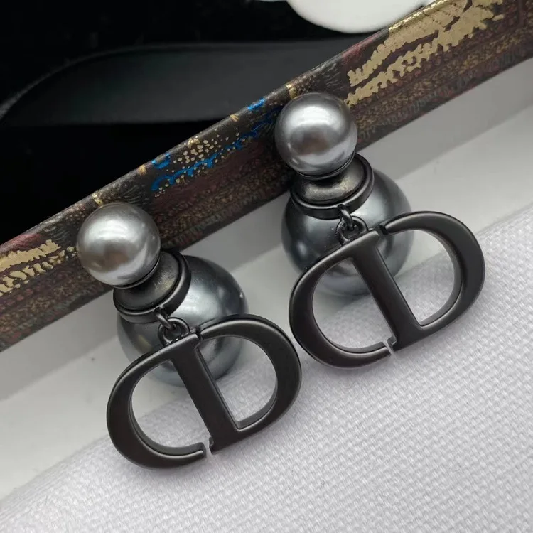 

2022 новый стиль серьги гвоздики для женщин буквы модные роскошные ювелирные аксессуары оптом