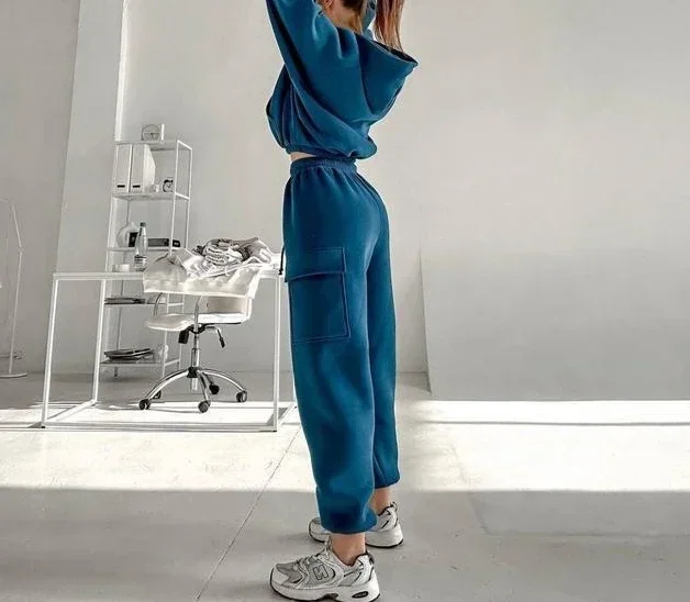 Спортивный комплект для отдыха с толстовкой длинными рукавами и брюками на