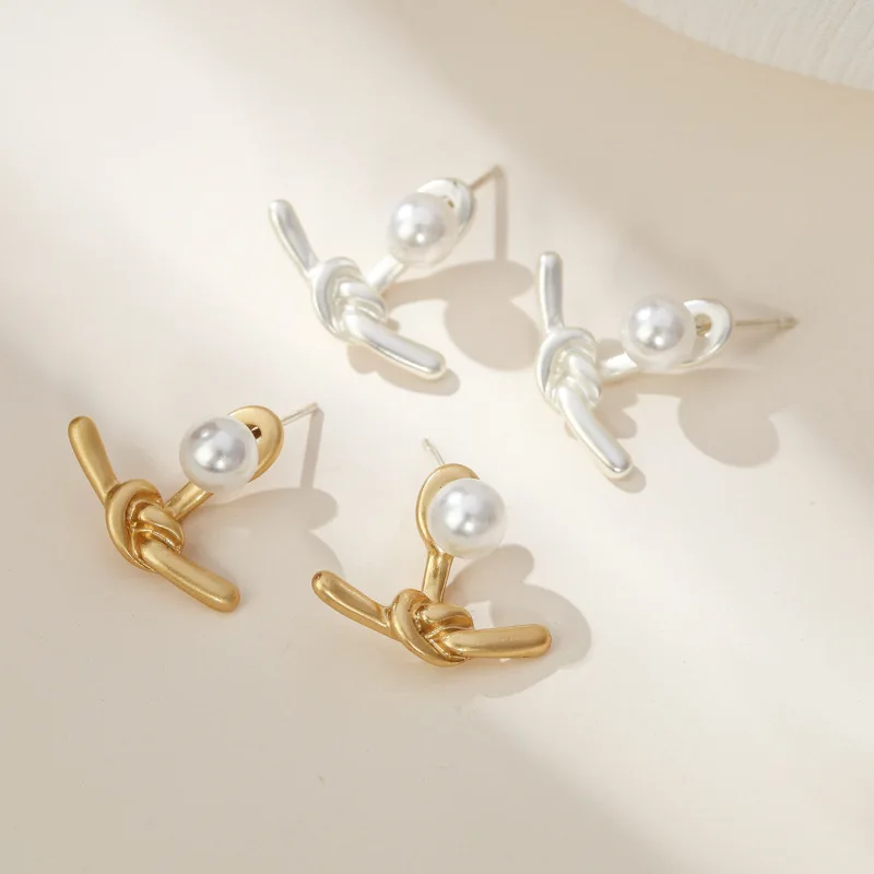 

A Pair of Knotted Personality Ear Jewelry Women's New Korean Fashion Temperament Inlaid Pearl Earrings Wholesale