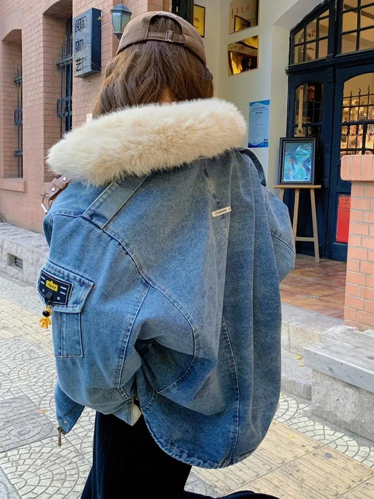 Короткая джинсовая куртка на флисовой подкладке с хлопковой подкладкой женская