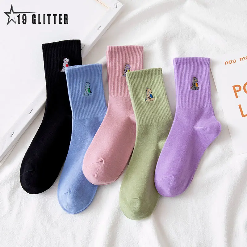 

Носки с вышивкой в виде динозавра, модные женские носки, милые носки в Корейском стиле Харадзюку, женские носки с забавным мультяшным рисунк...