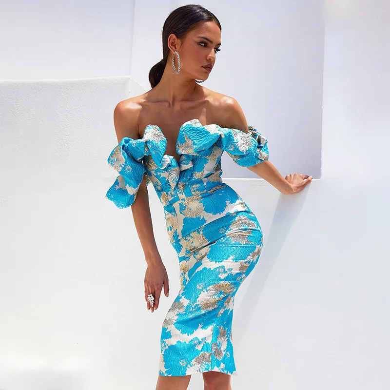 

Женское синее платье с открытыми плечами и цветочным принтом, лето 2022