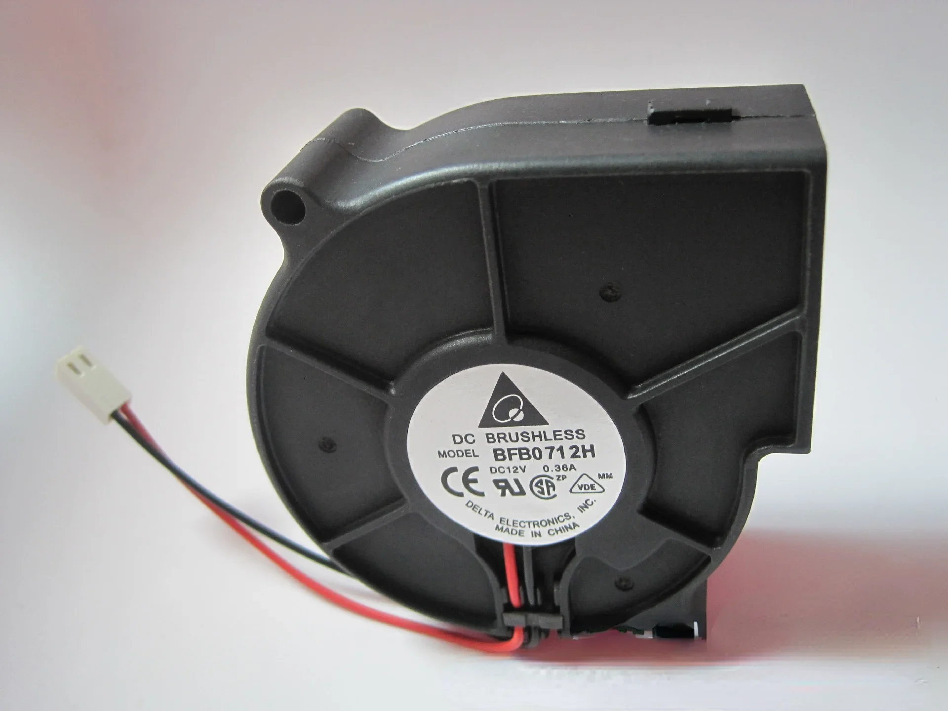 Оригинальный центробежный охлаждающий вентилятор Delta BFB0712H 7530 DC 12V 0.36a