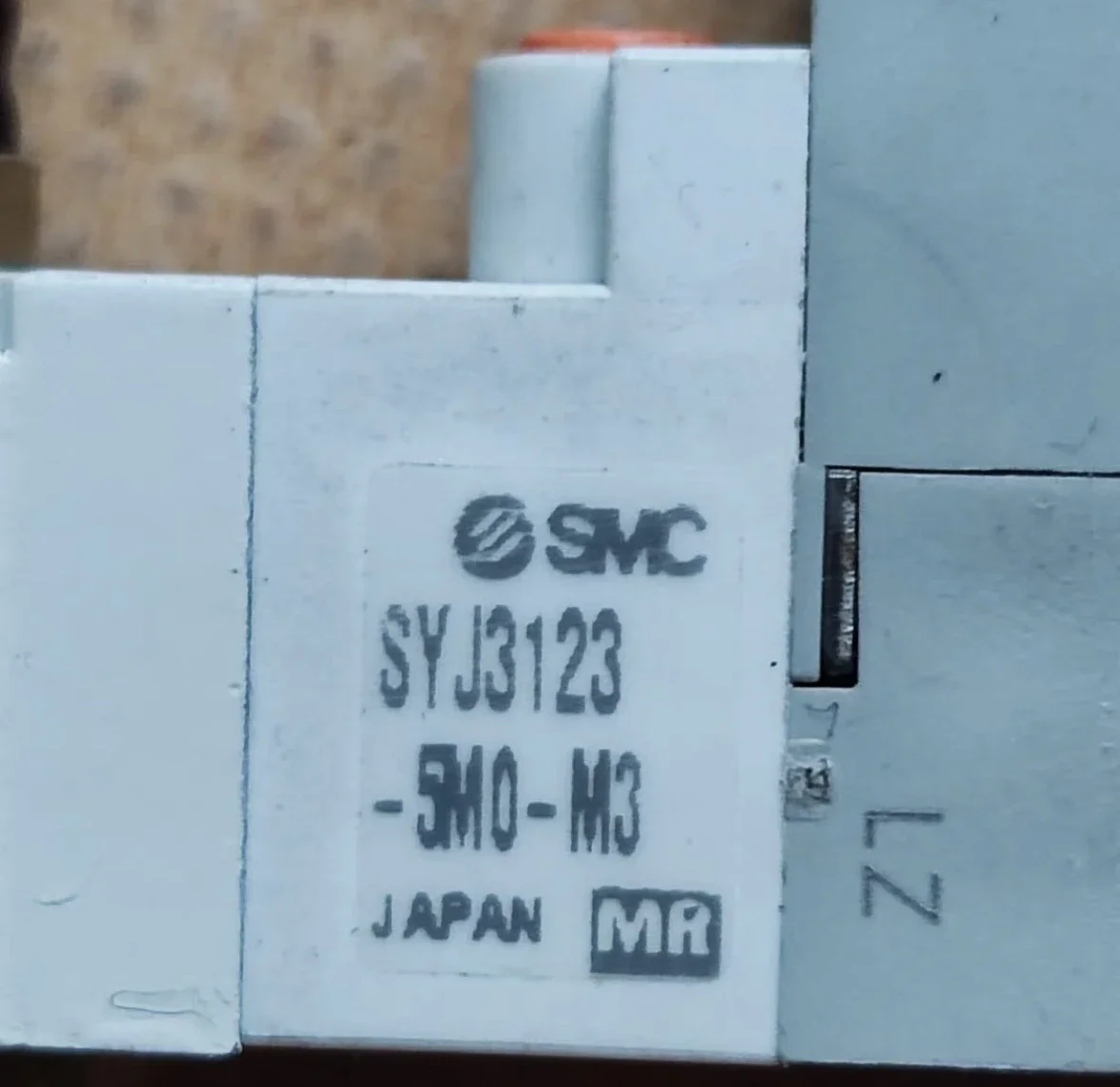 Б/у пяти электромагнитных клапанов SYJ3123-5M0M3