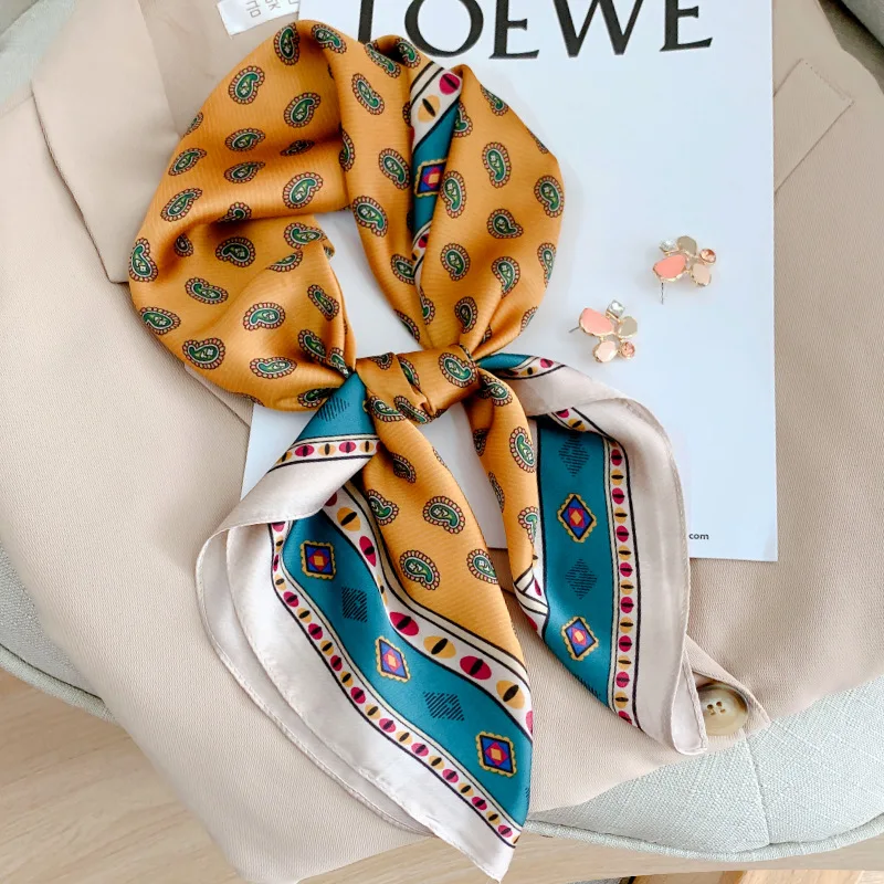 

2022 Luxury Print Small Headcloth Popular Sunscreen Travel Kerchief Fashion Beach Square Silk Scarf Four Seasons 70X70CM Scarves