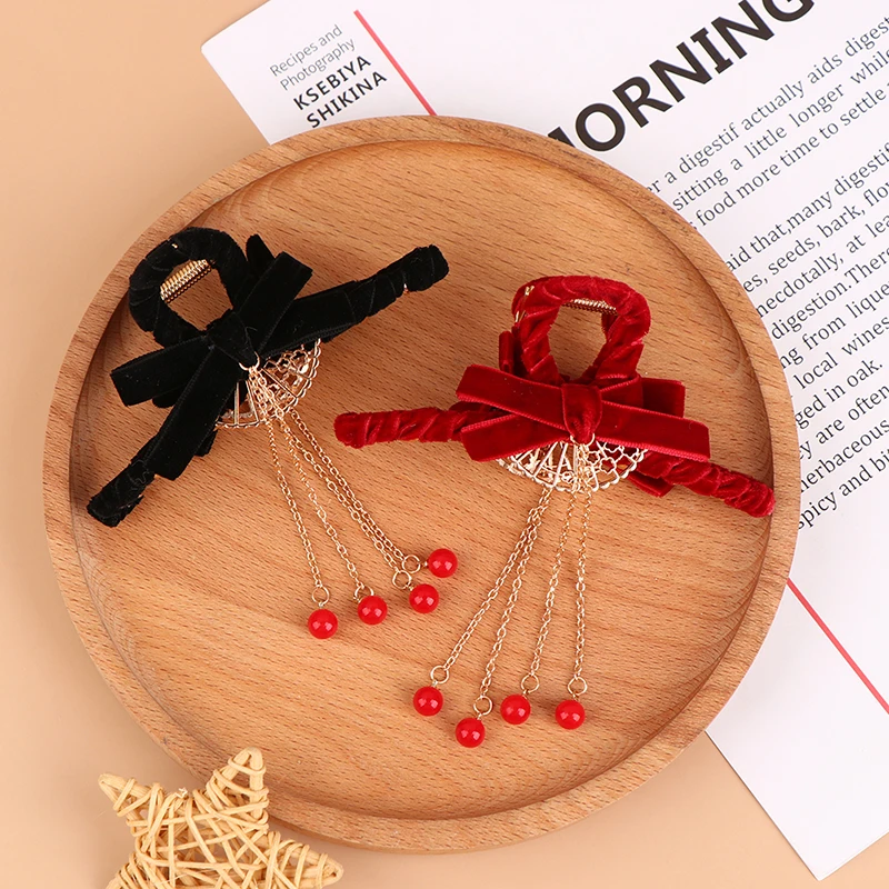 

Chinese Style Red Velvet Grab Clip Fan-shaped Fringed Pearl Back Head Hair Catch Trend Temperament Lazy Hair Clip