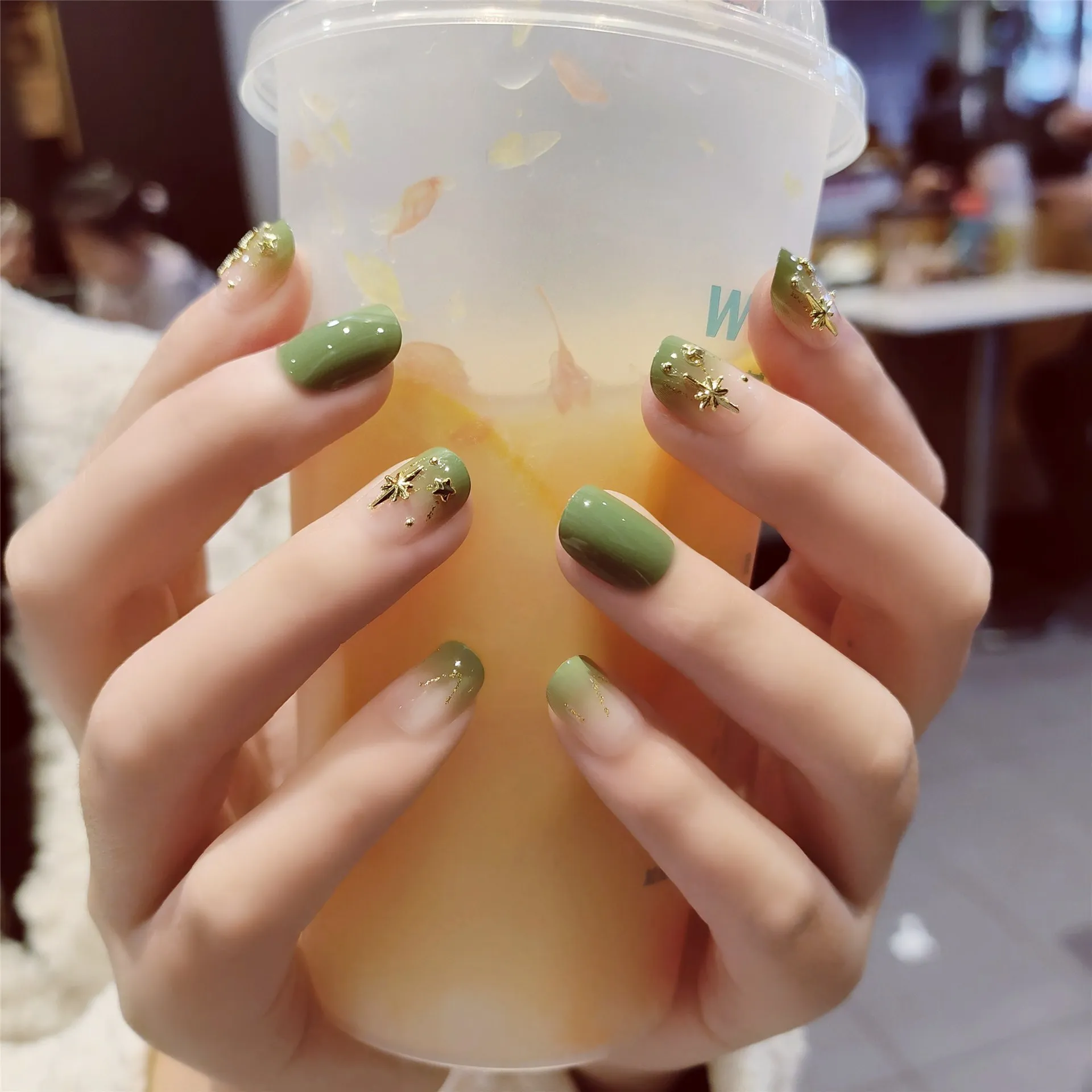 

24pcs/box Short Square Head Press on Fruit Green Gold Sequins Students Wearable Full Cover Finished Products Fake Nail with Glue