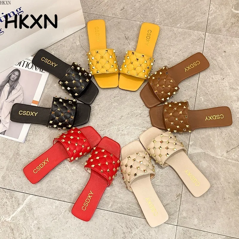 

2022 Women's Slippers Summer Casual Rivet Punk Flat Shoes Women's Sandals Slippers Comfortable Ladies Beach Shoes Sandals New Y
