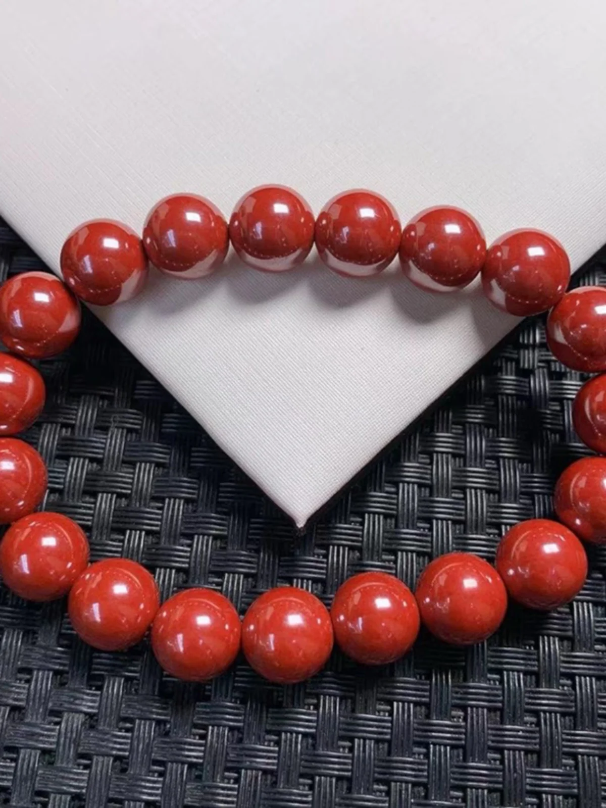 Яркий браслет Fideli с полированной натуральной императорной необработанной рудой